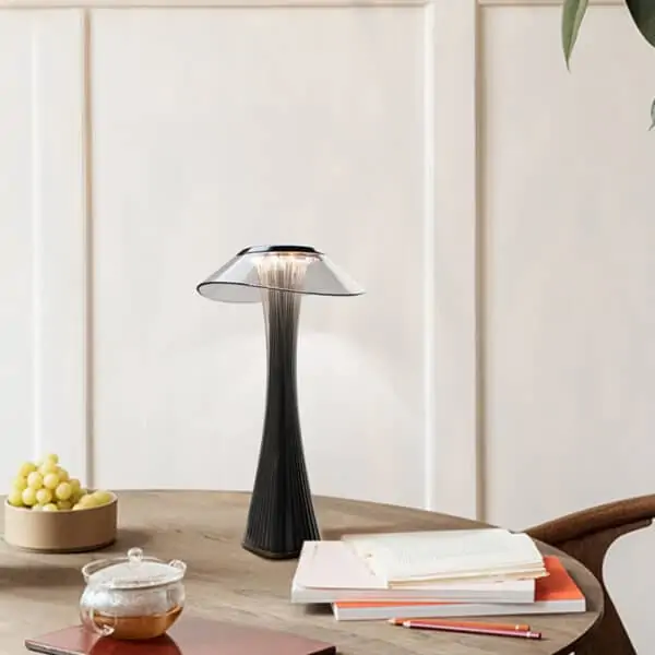 Battery operated table lamp